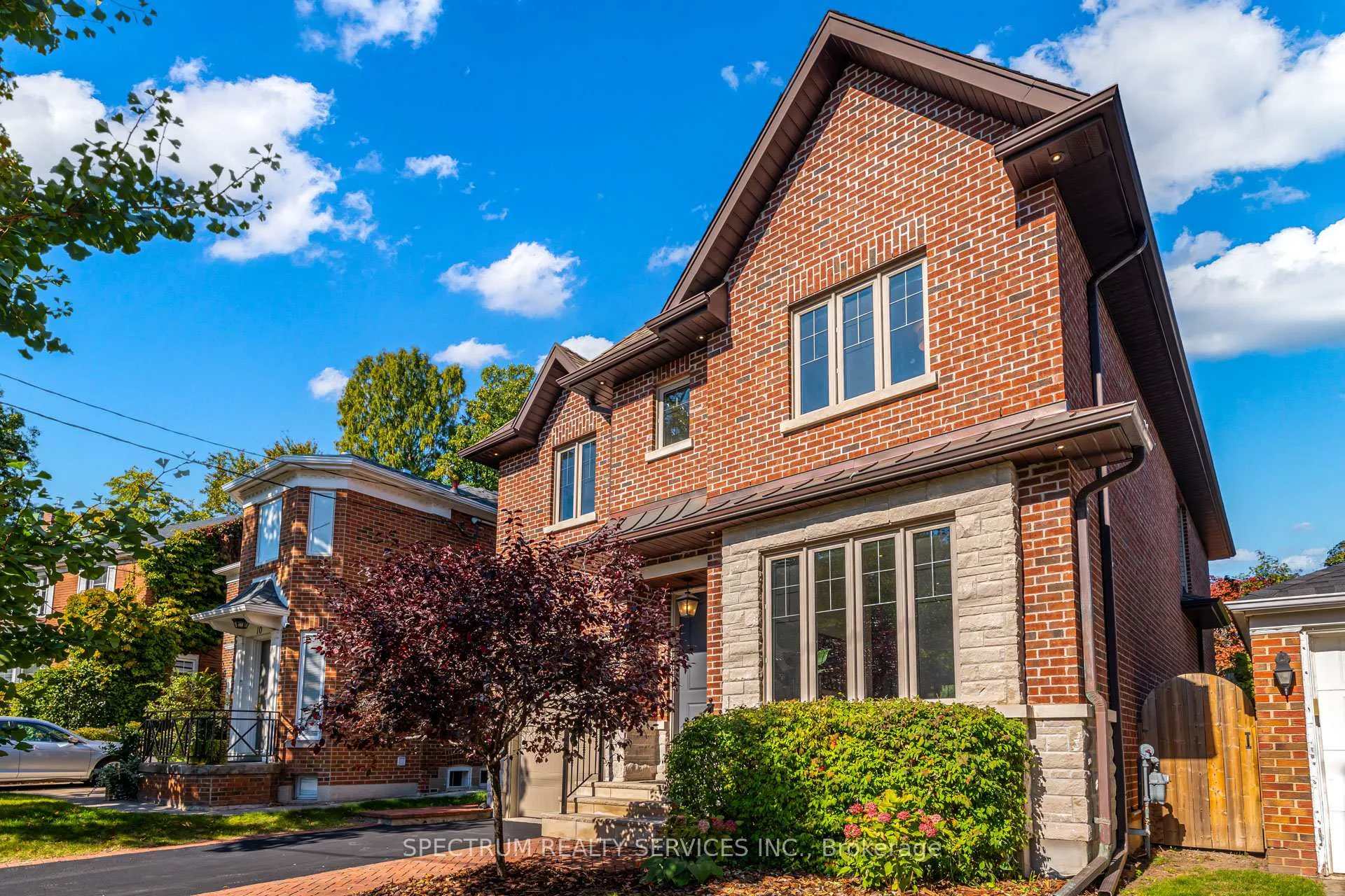 Photo 2 of 16 Donlea Drive, Toronto, Leaside — HOMEH