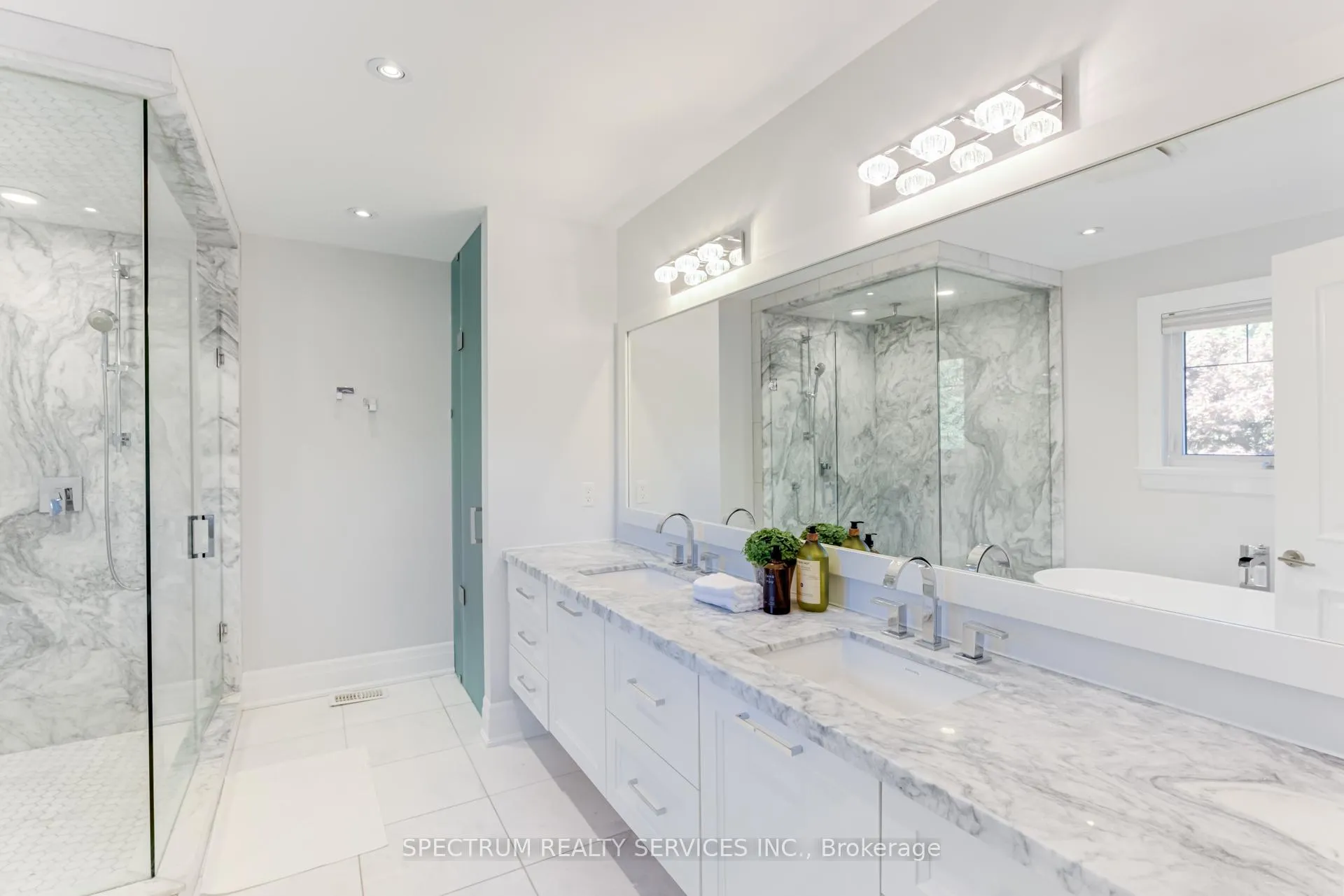 Photo 18 of 16 Donlea Drive, Toronto, Leaside — HOMEH
