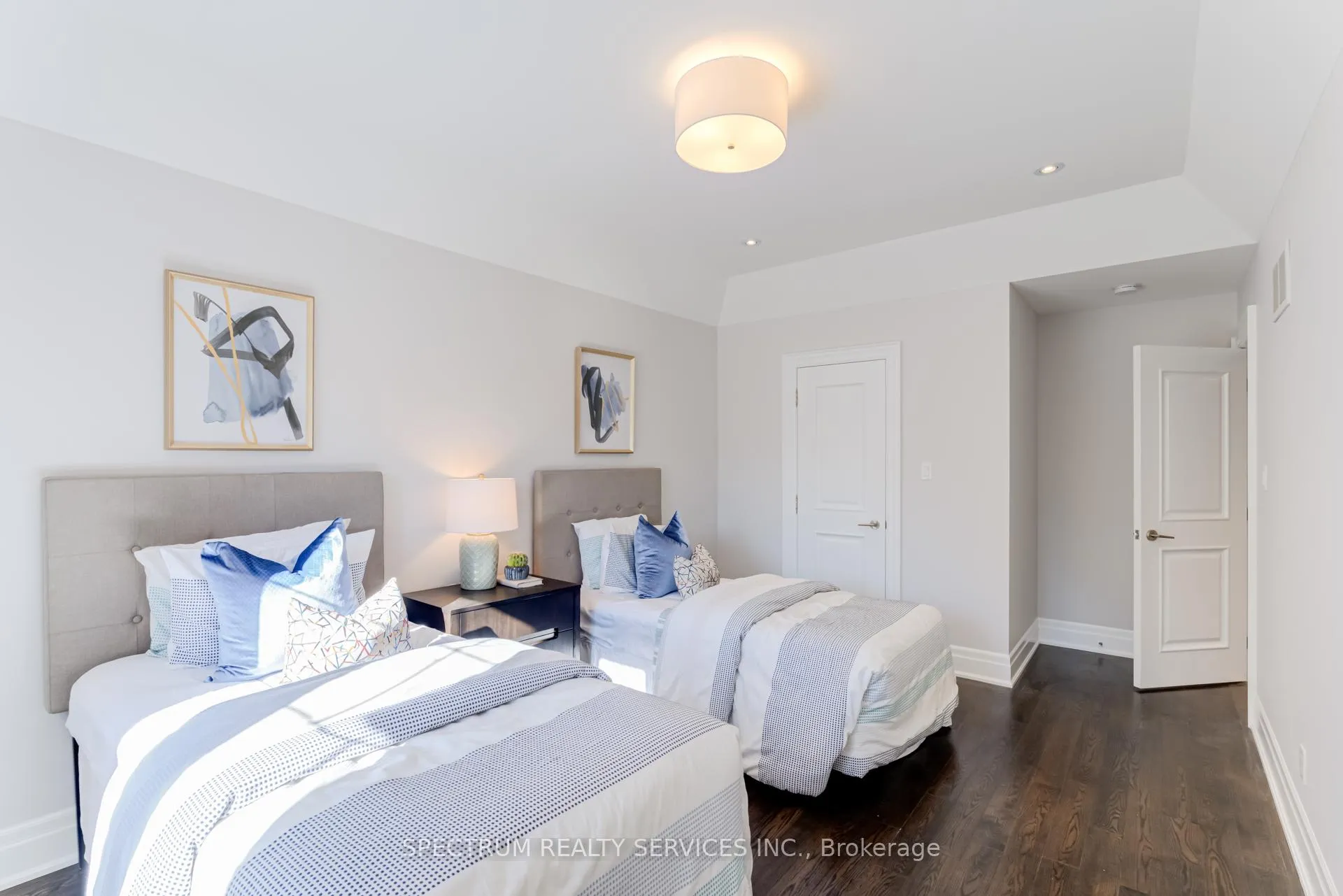 Photo 24 of 16 Donlea Drive, Toronto, Leaside — HOMEH