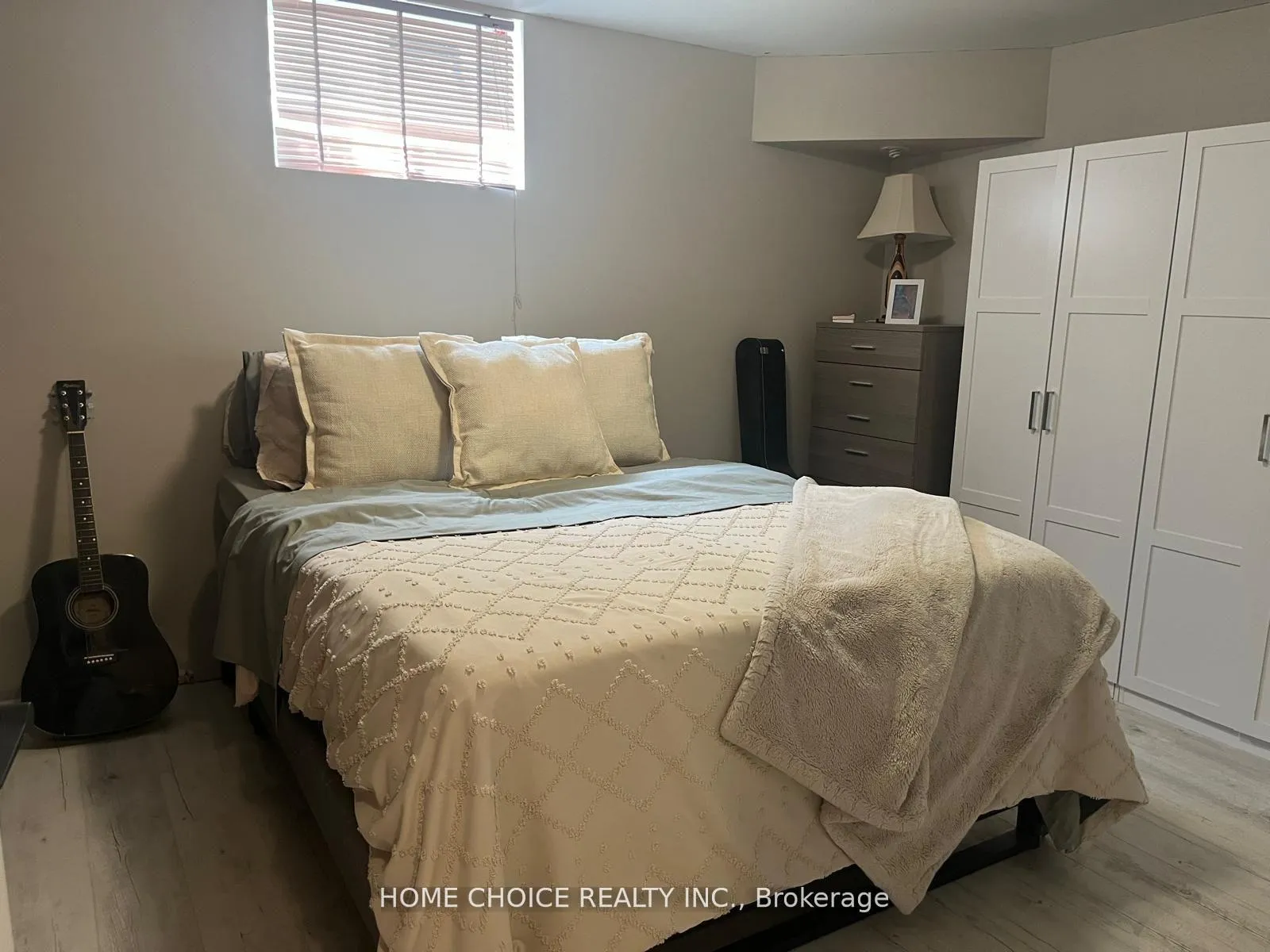 Photo 23 of 14 Snowy Owl Crescent, Barrie, Little Lake — HOMEH