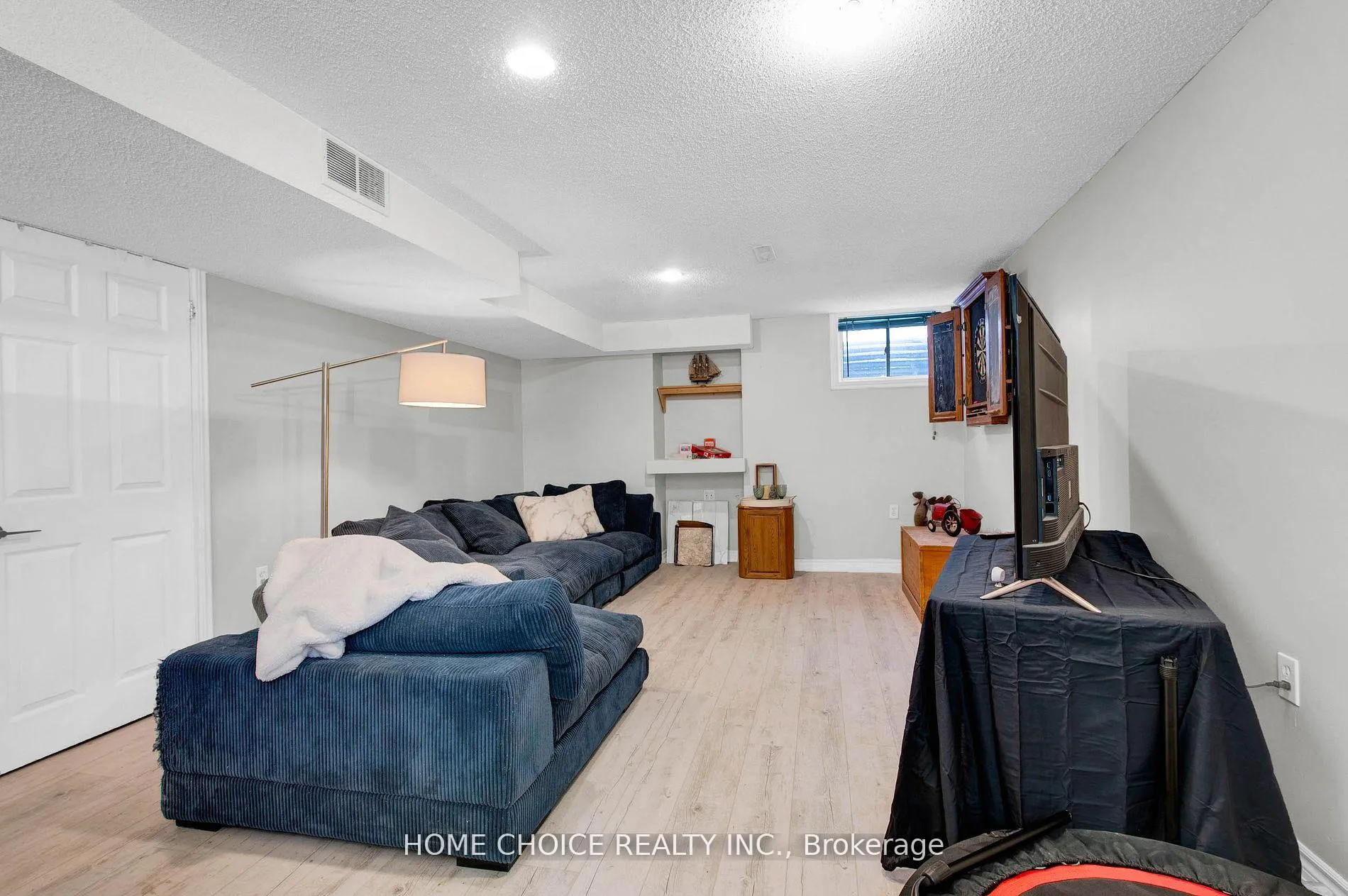 Photo 26 of 14 Snowy Owl Crescent, Barrie, Little Lake — HOMEH
