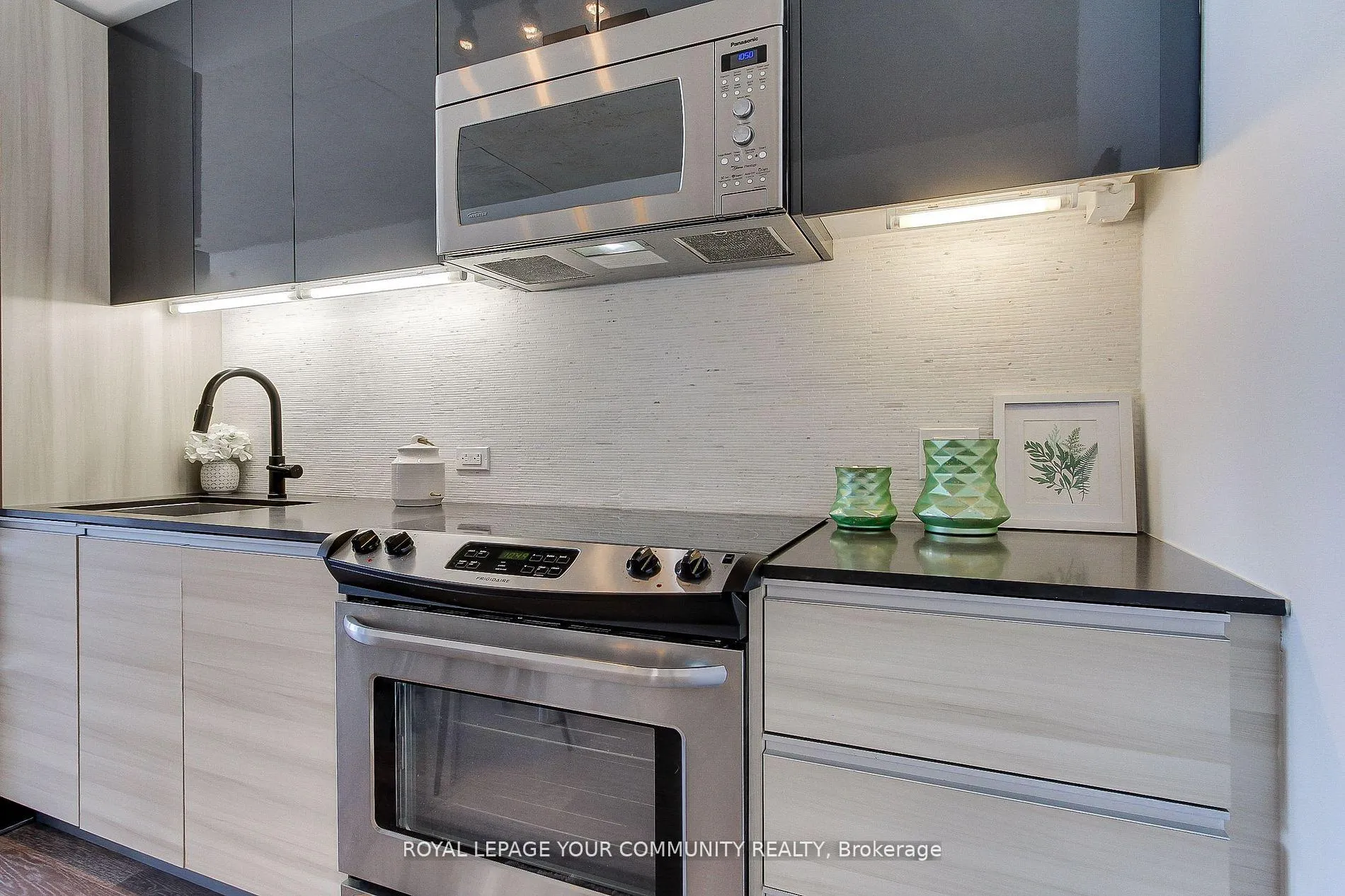 Photo 7 of Unit 903, 1190 Dundas Street E, Toronto, South Riverdale — HOMEH