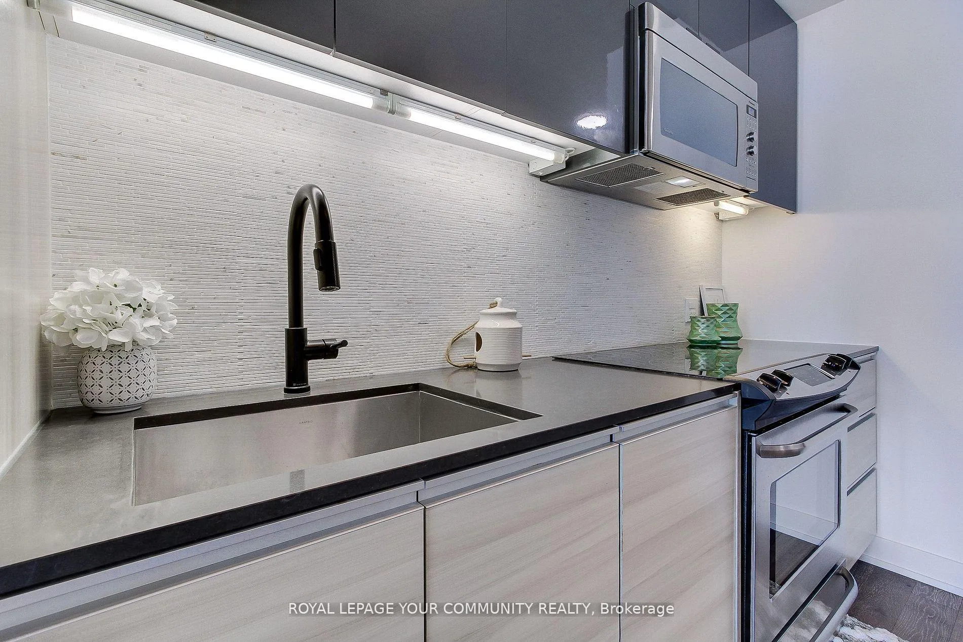 Photo 8 of Unit 903, 1190 Dundas Street E, Toronto, South Riverdale — HOMEH