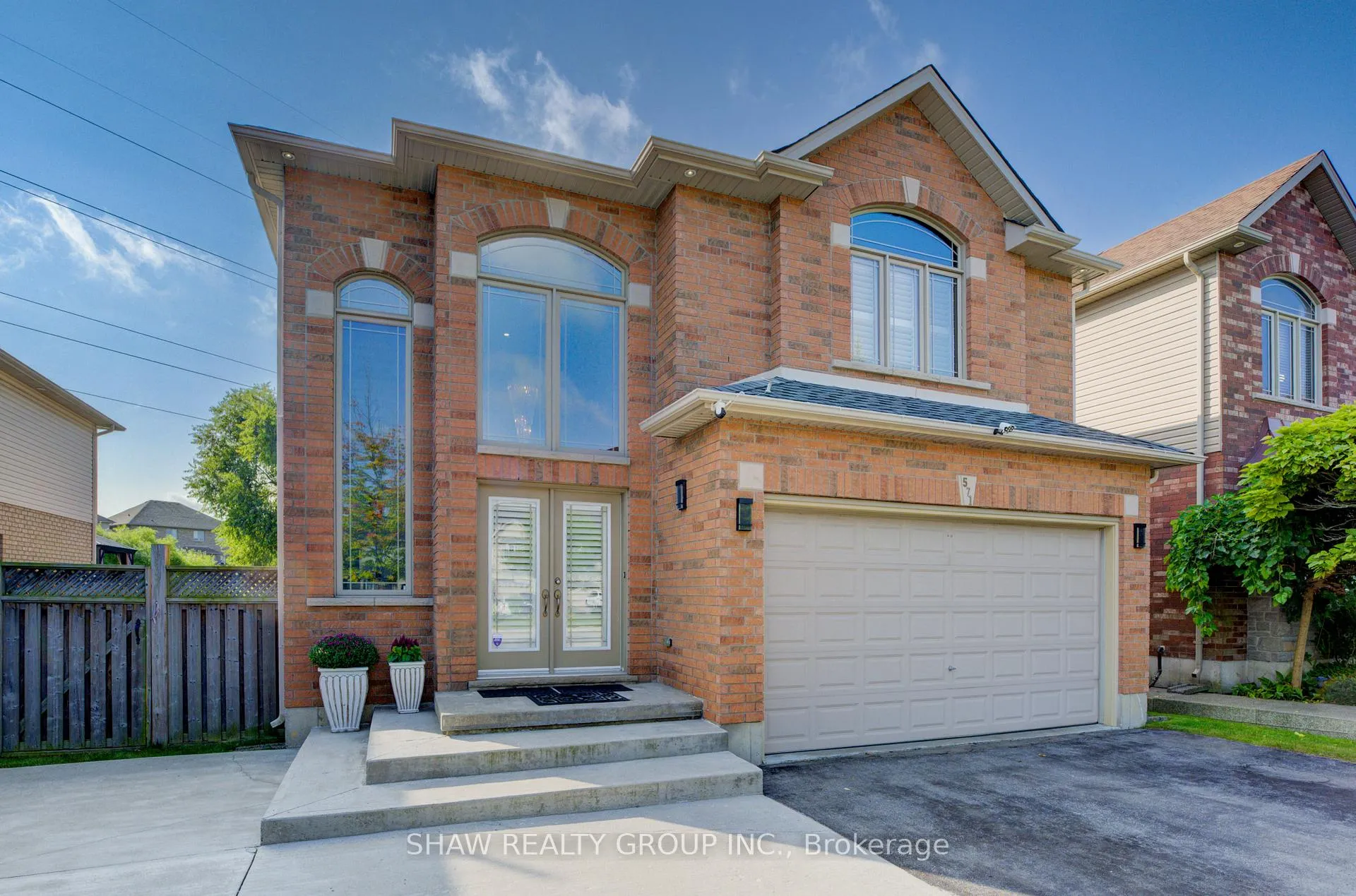 Photo 1 of 571 Stonehenge Drive, Hamilton, Ancaster — HOMEH