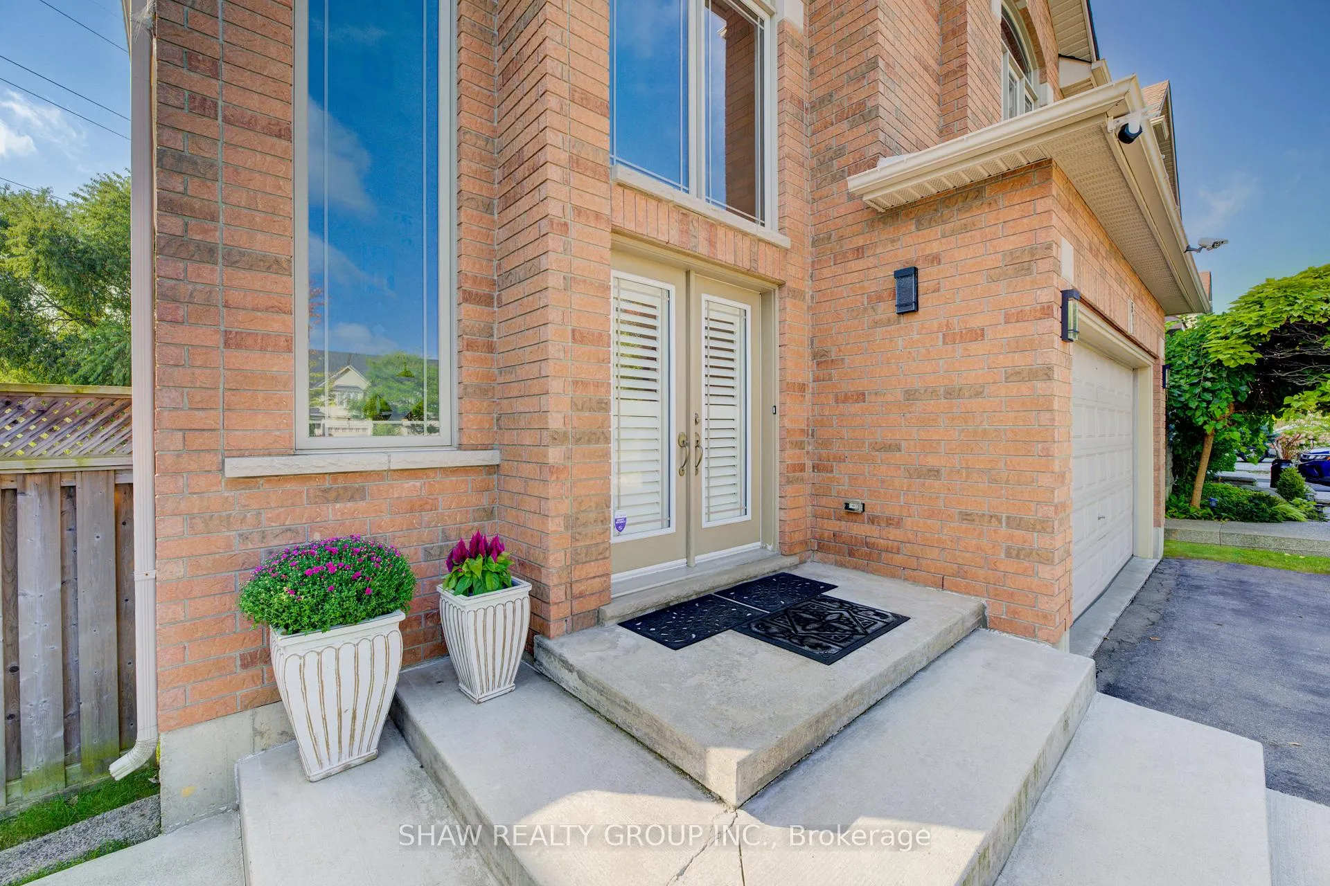 Photo 3 of 571 Stonehenge Drive, Hamilton, Ancaster — HOMEH
