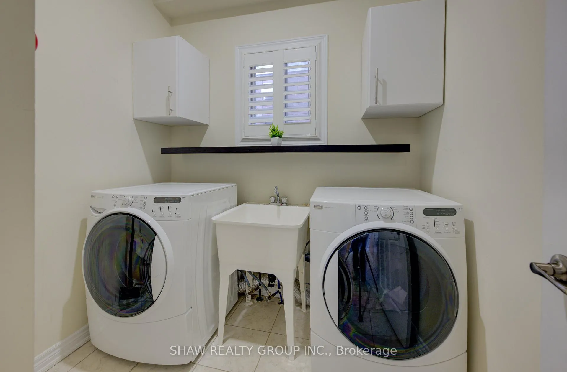 Photo 7 of 571 Stonehenge Drive, Hamilton, Ancaster — HOMEH