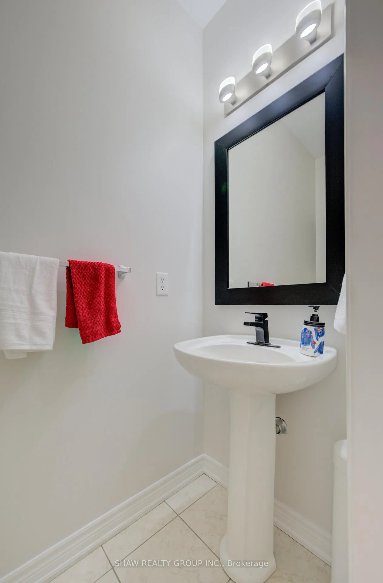Photo 8 of 571 Stonehenge Drive, Hamilton, Ancaster — HOMEH