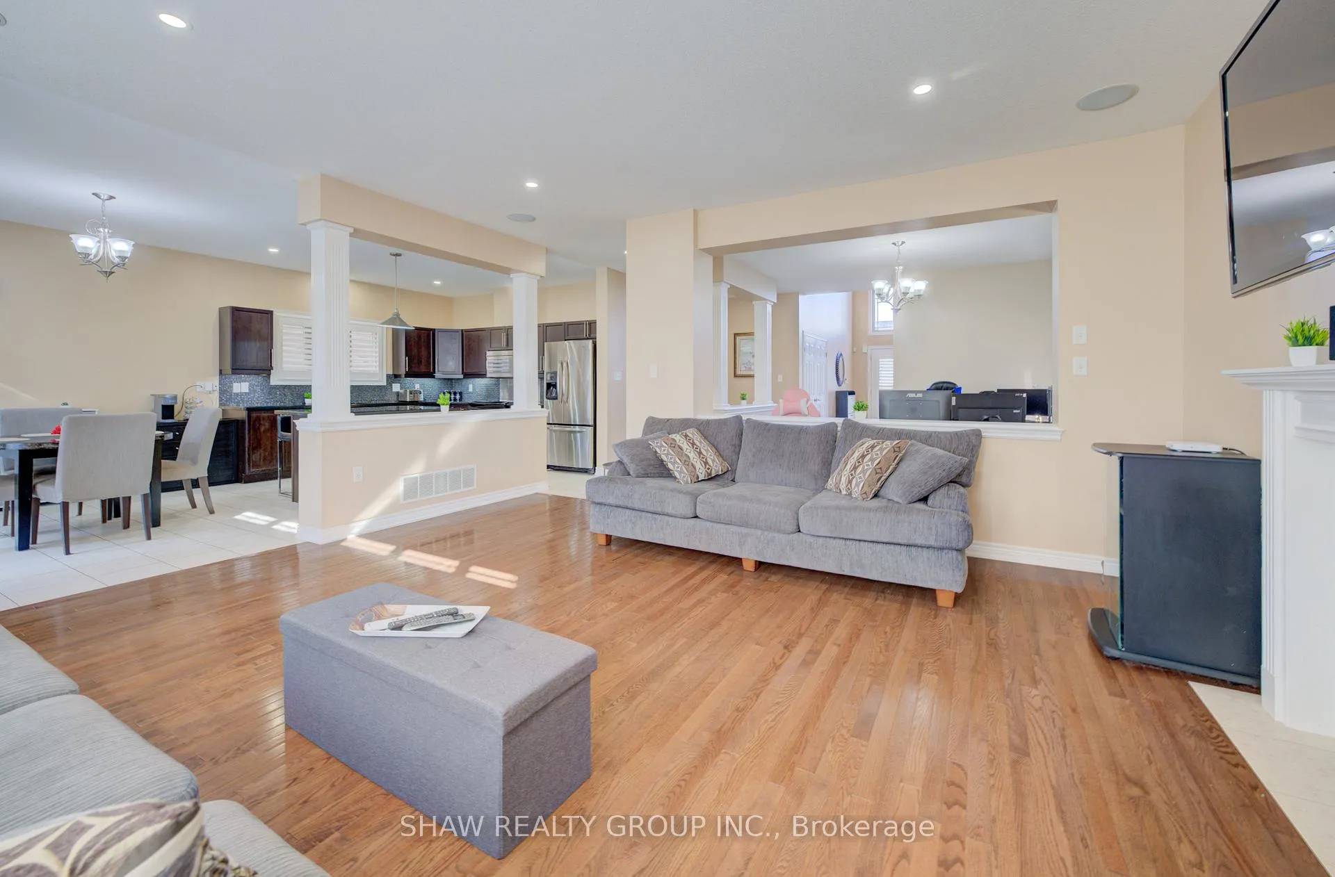 Photo 11 of 571 Stonehenge Drive, Hamilton, Ancaster — HOMEH