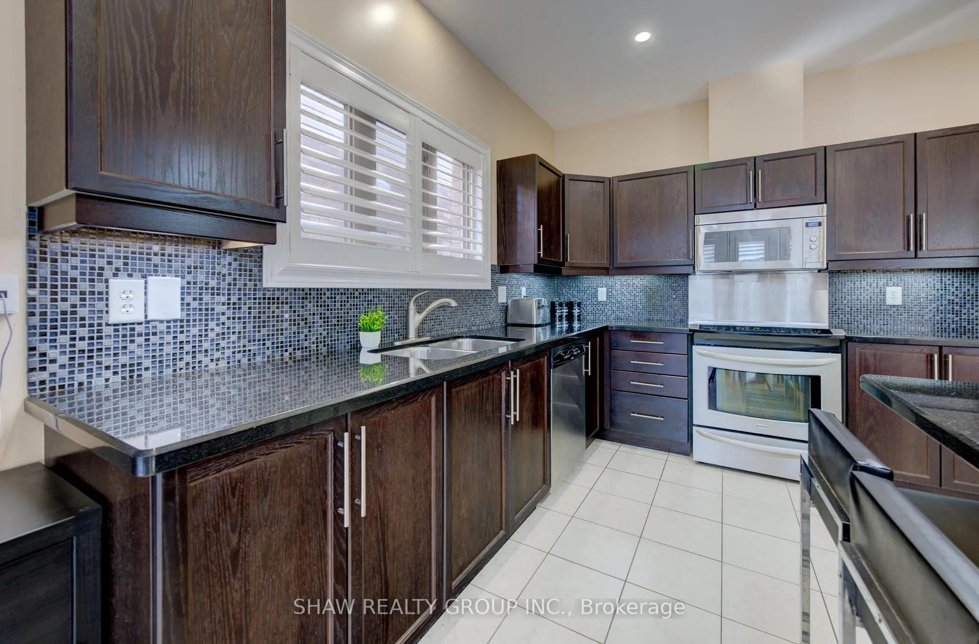 Photo 18 of 571 Stonehenge Drive, Hamilton, Ancaster — HOMEH