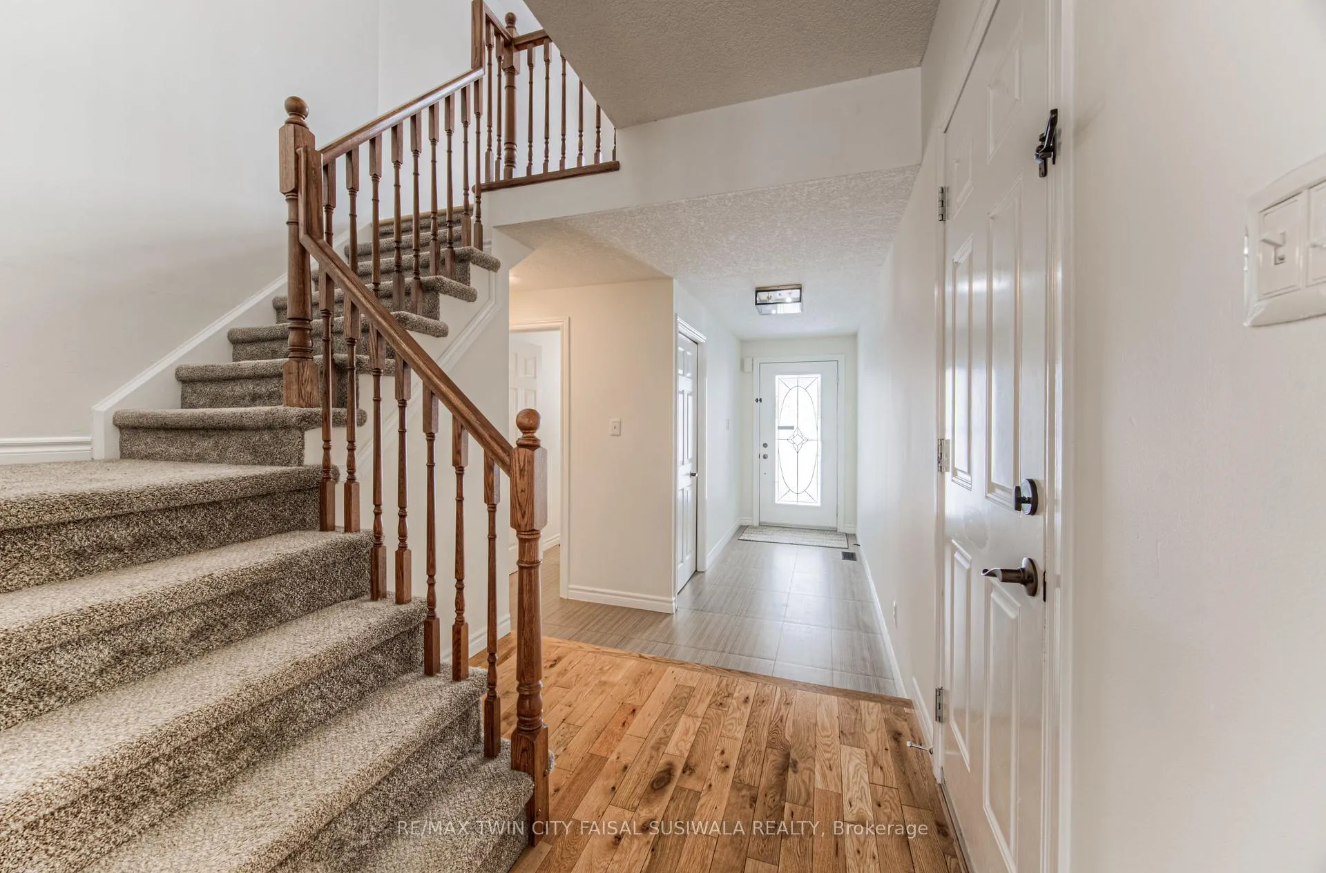 Photo 4 of 94 Sophia Crescent, Kitchener, Huron Park — HOMEH