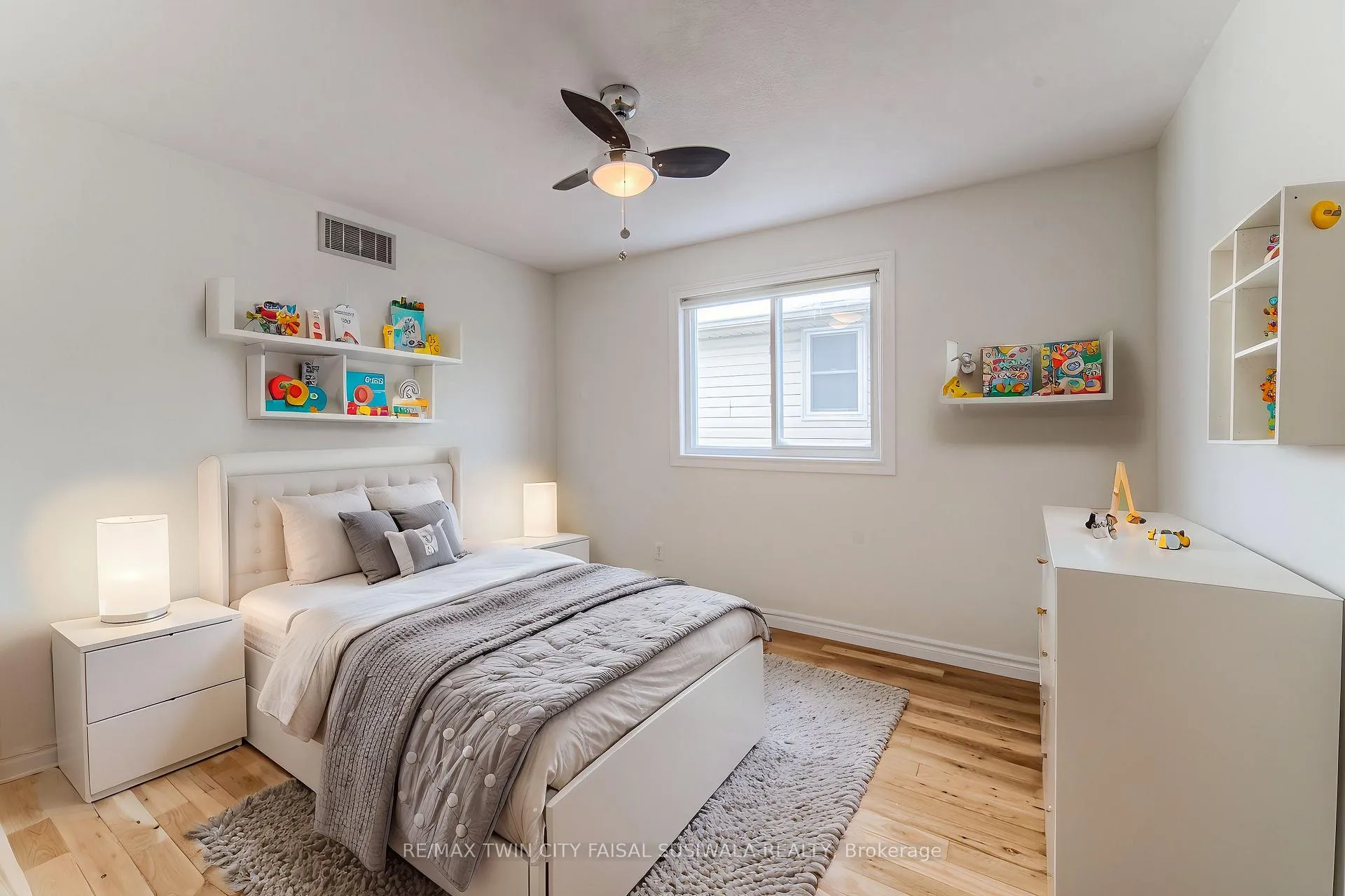 Photo 16 of 94 Sophia Crescent, Kitchener, Huron Park — HOMEH