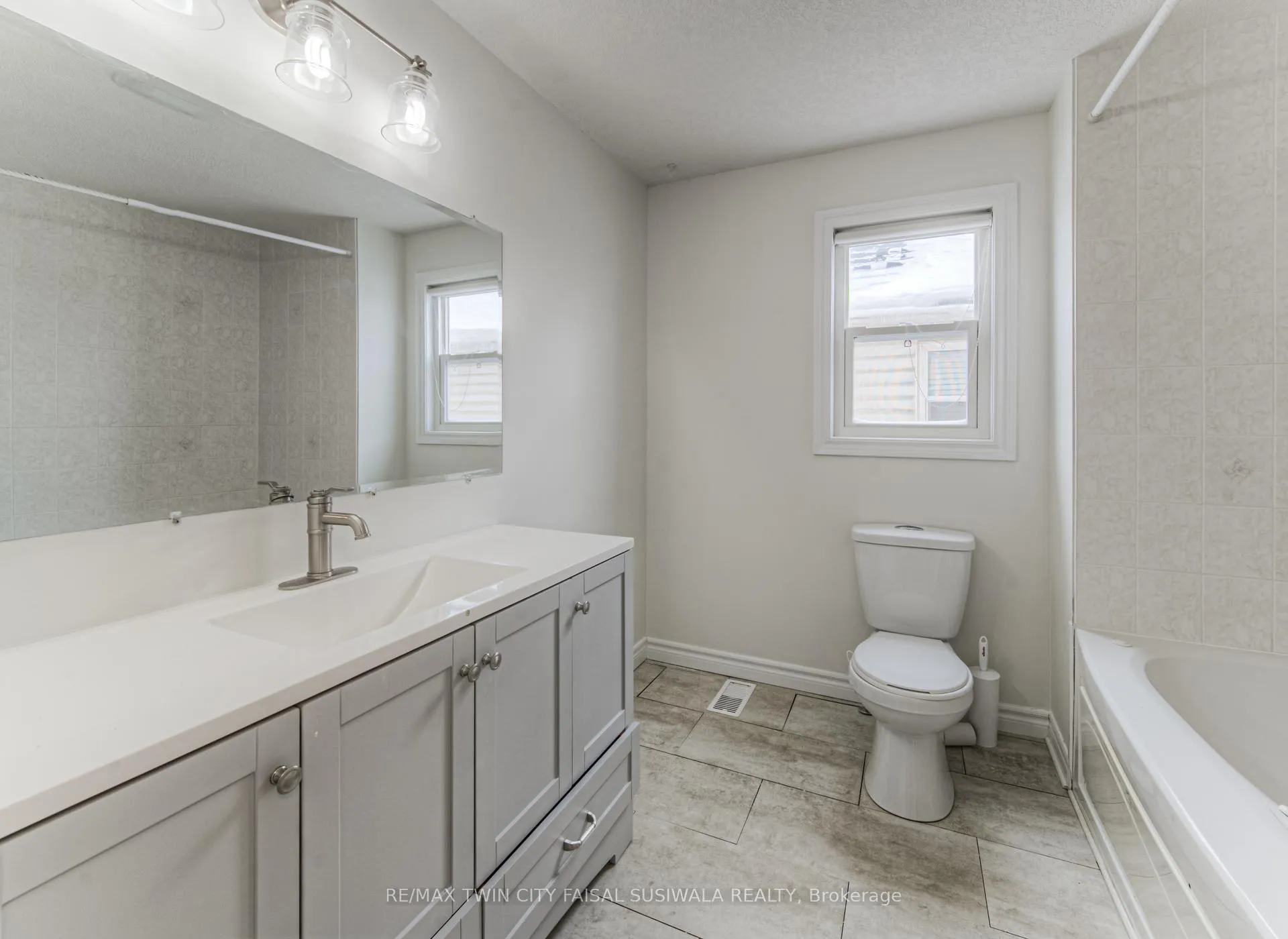 Photo 17 of 94 Sophia Crescent, Kitchener, Huron Park — HOMEH