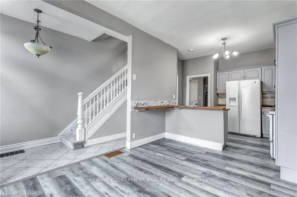 Photo 4 of 26 Madison Avenue, Hamilton, Gibson — HOMEH