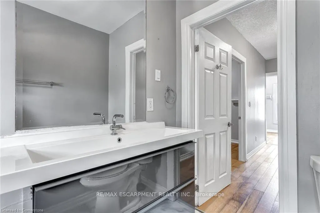 Photo 7 of 26 Madison Avenue, Hamilton, Gibson — HOMEH