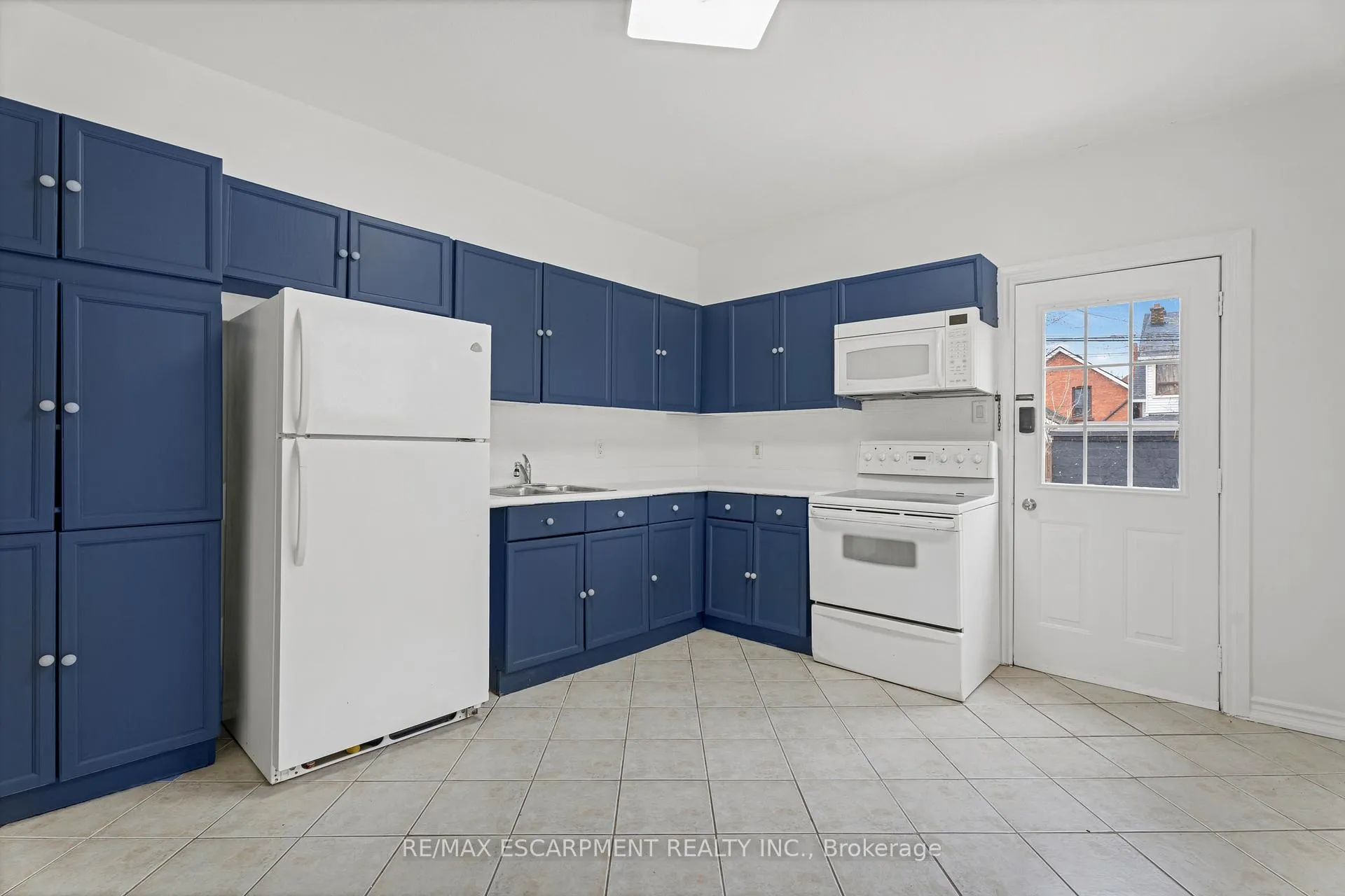 Photo 12 of 26 Madison Avenue, Hamilton, Gibson — HOMEH