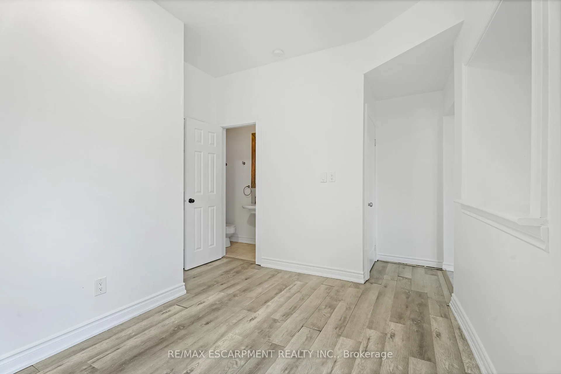 Photo 13 of 26 Madison Avenue, Hamilton, Gibson — HOMEH