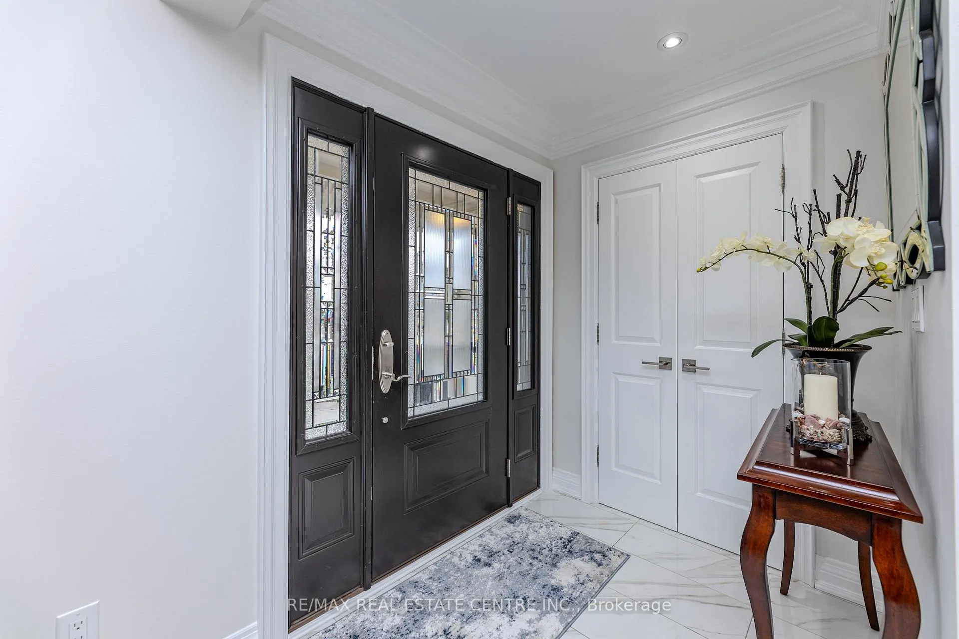 Photo 3 of 44 Burwick Avenue, Vaughan, West Woodbridge — HOMEH