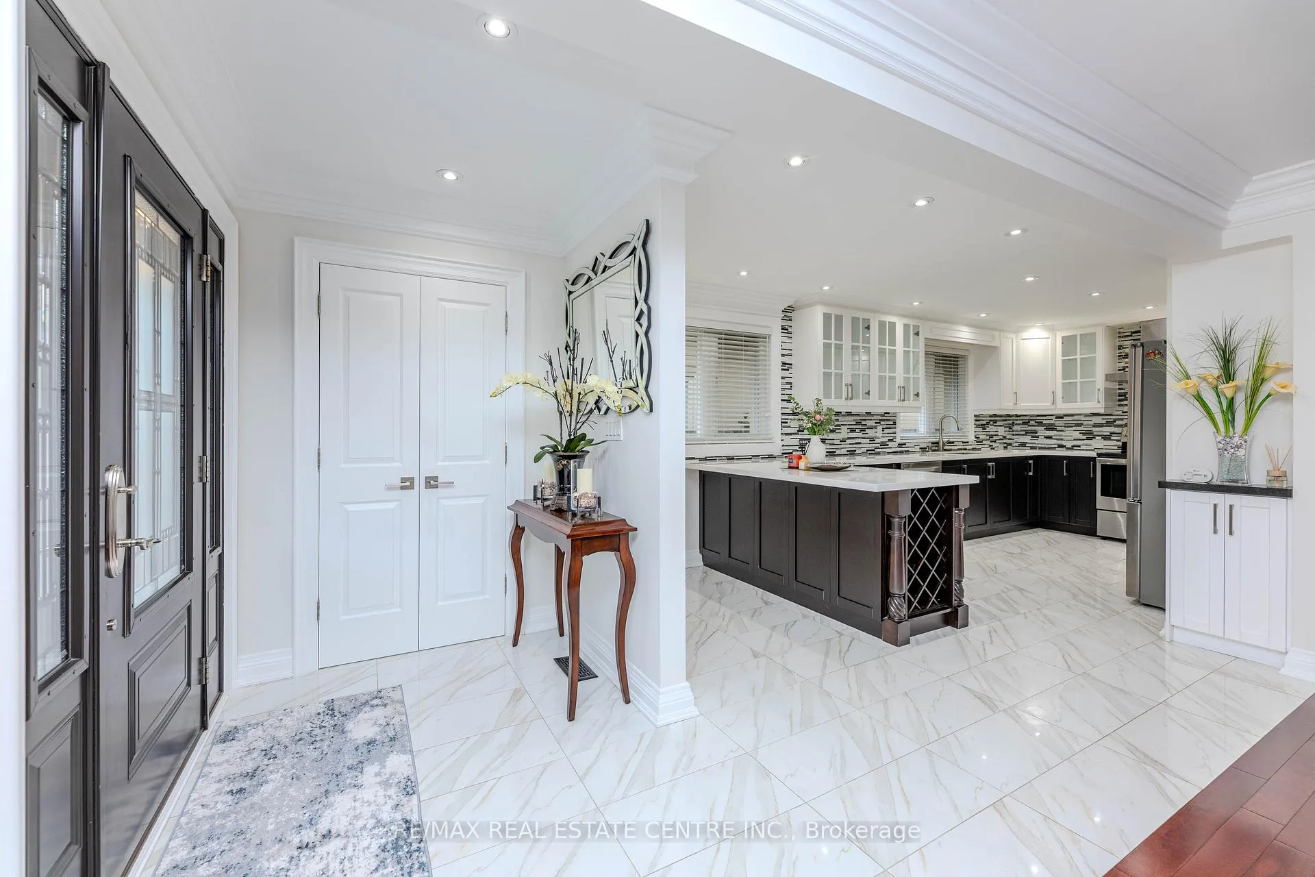 Photo 4 of 44 Burwick Avenue, Vaughan, West Woodbridge — HOMEH