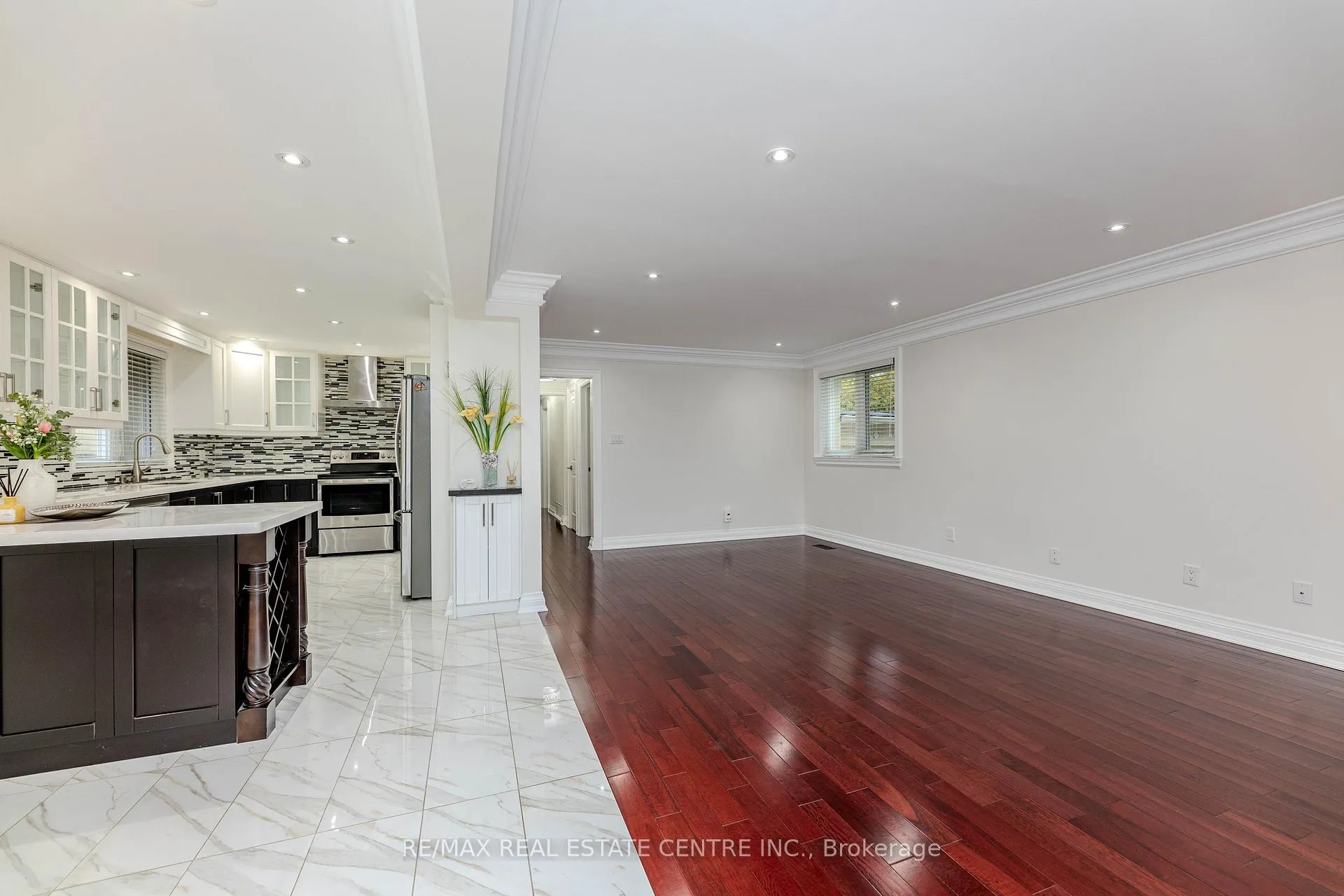 Photo 5 of 44 Burwick Avenue, Vaughan, West Woodbridge — HOMEH