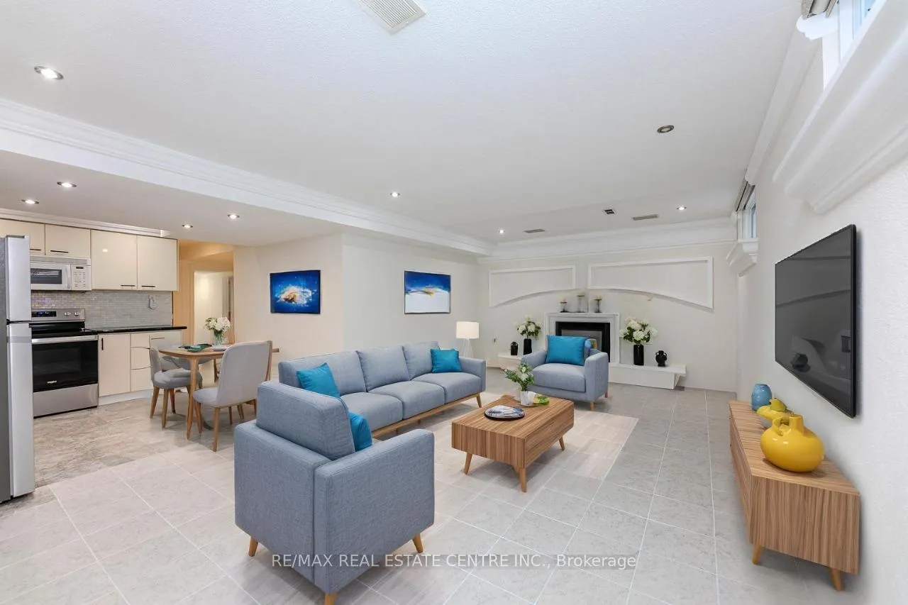 Photo 6 of 44 Burwick Avenue, Vaughan, West Woodbridge — HOMEH