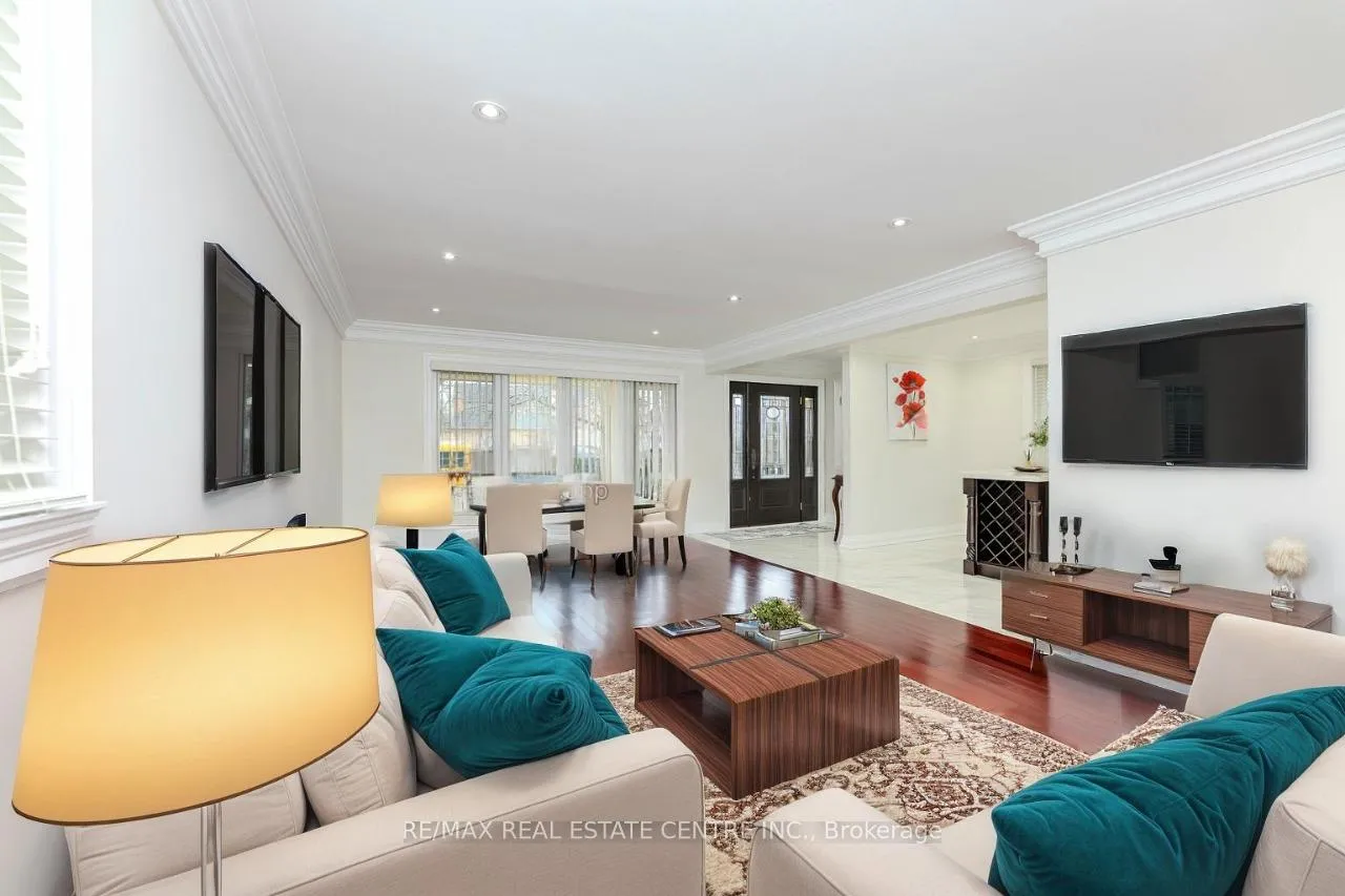 Photo 7 of 44 Burwick Avenue, Vaughan, West Woodbridge — HOMEH