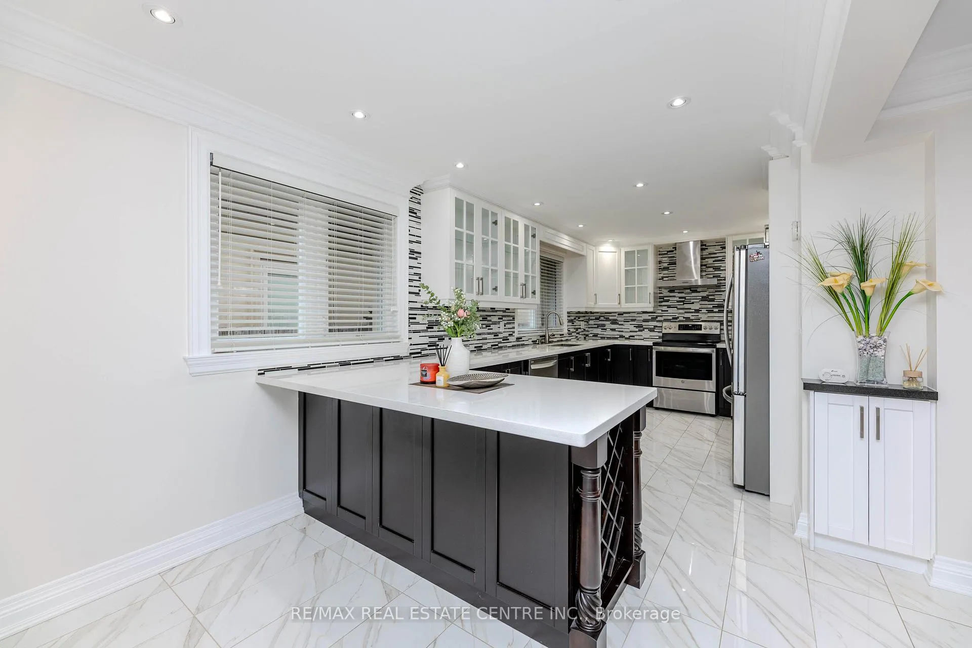 Photo 8 of 44 Burwick Avenue, Vaughan, West Woodbridge — HOMEH