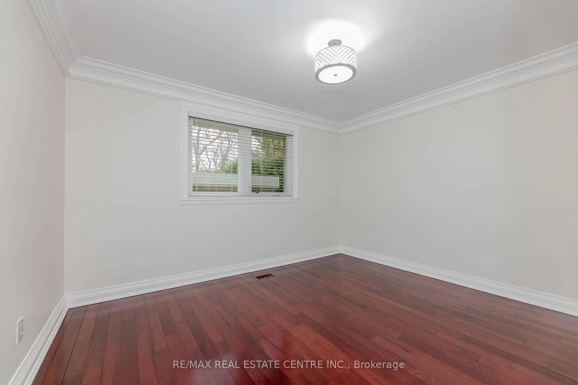 Photo 16 of 44 Burwick Avenue, Vaughan, West Woodbridge — HOMEH