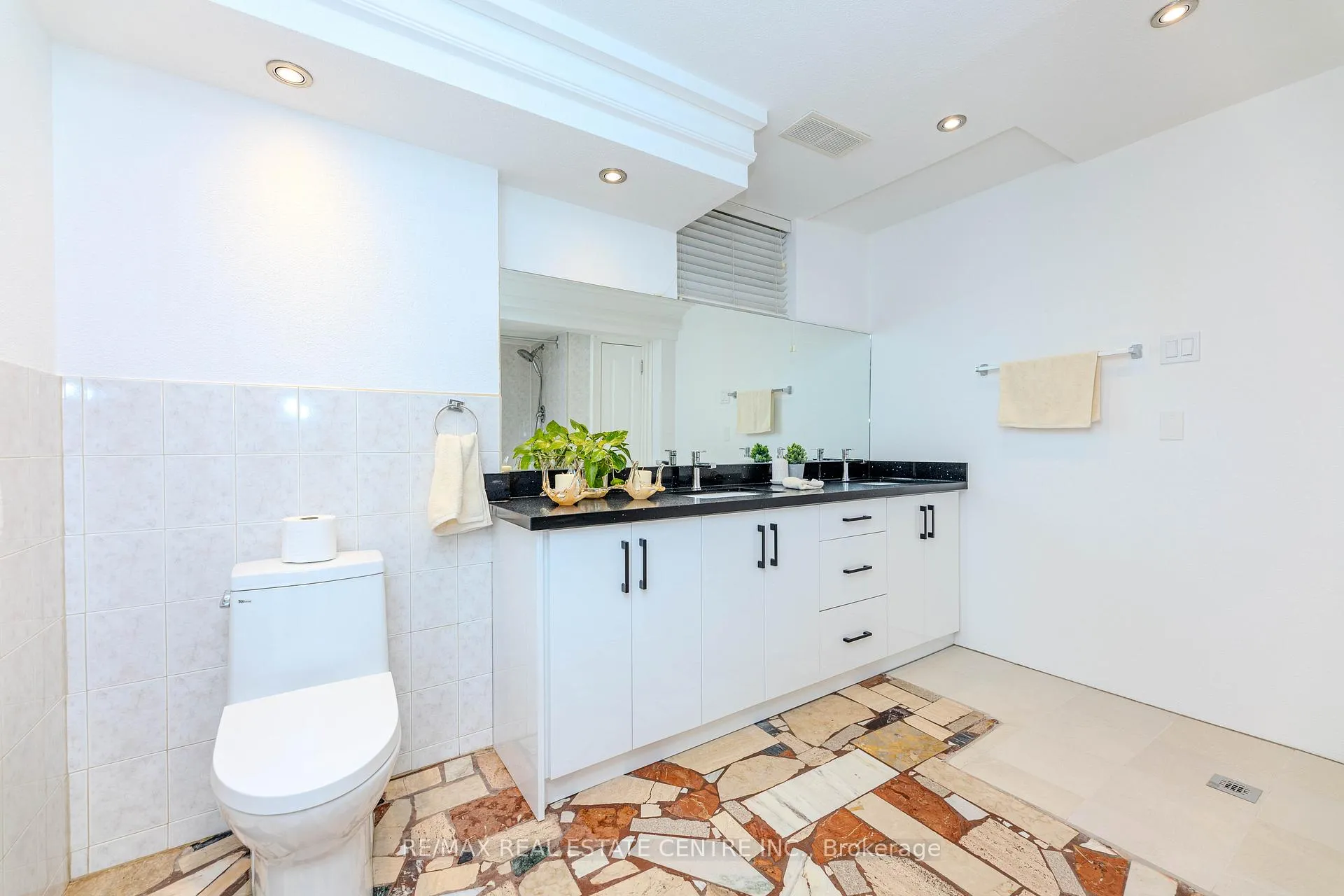 Photo 27 of 44 Burwick Avenue, Vaughan, West Woodbridge — HOMEH