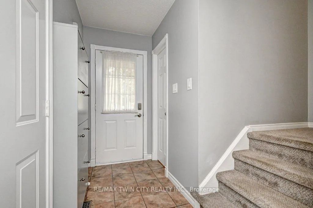Photo 4 of 347 Bushview Crescent, Waterloo — HOMEH