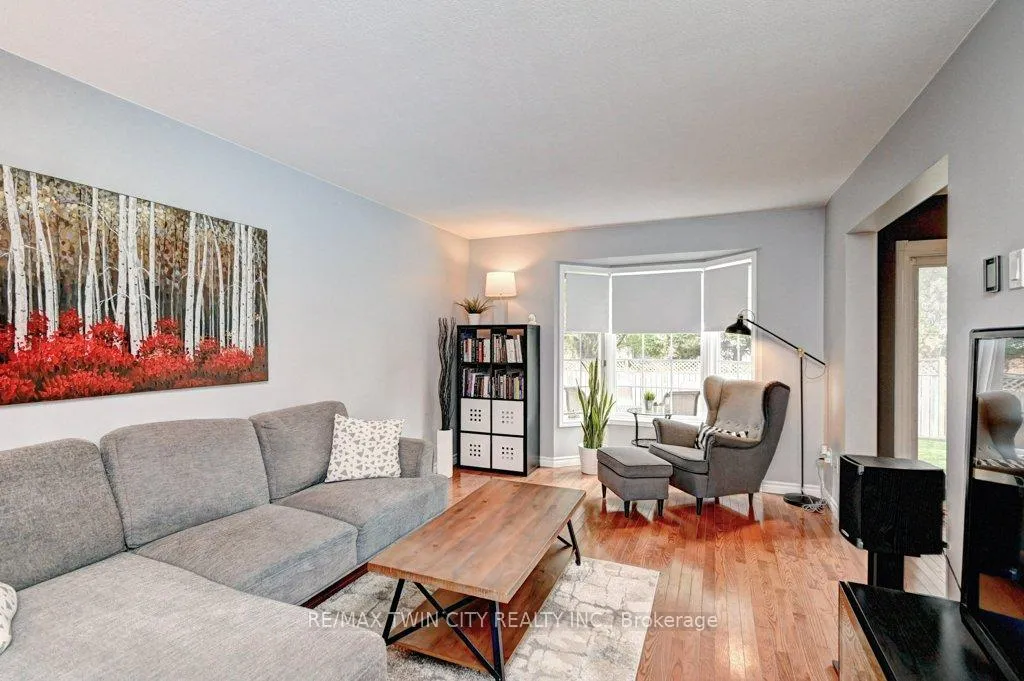 Photo 8 of 347 Bushview Crescent, Waterloo — HOMEH