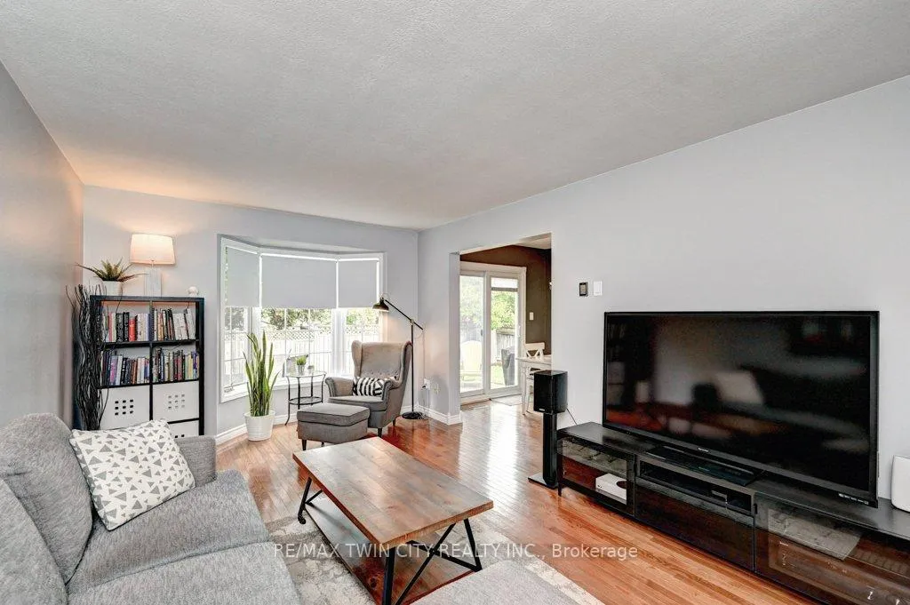 Photo 9 of 347 Bushview Crescent, Waterloo — HOMEH