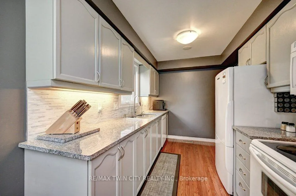 Photo 11 of 347 Bushview Crescent, Waterloo — HOMEH