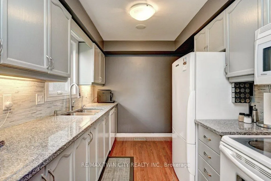 Photo 13 of 347 Bushview Crescent, Waterloo — HOMEH