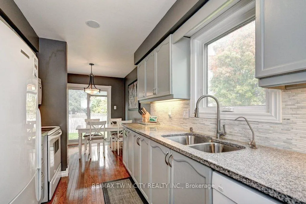 Photo 14 of 347 Bushview Crescent, Waterloo — HOMEH