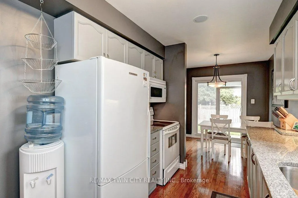 Photo 15 of 347 Bushview Crescent, Waterloo — HOMEH