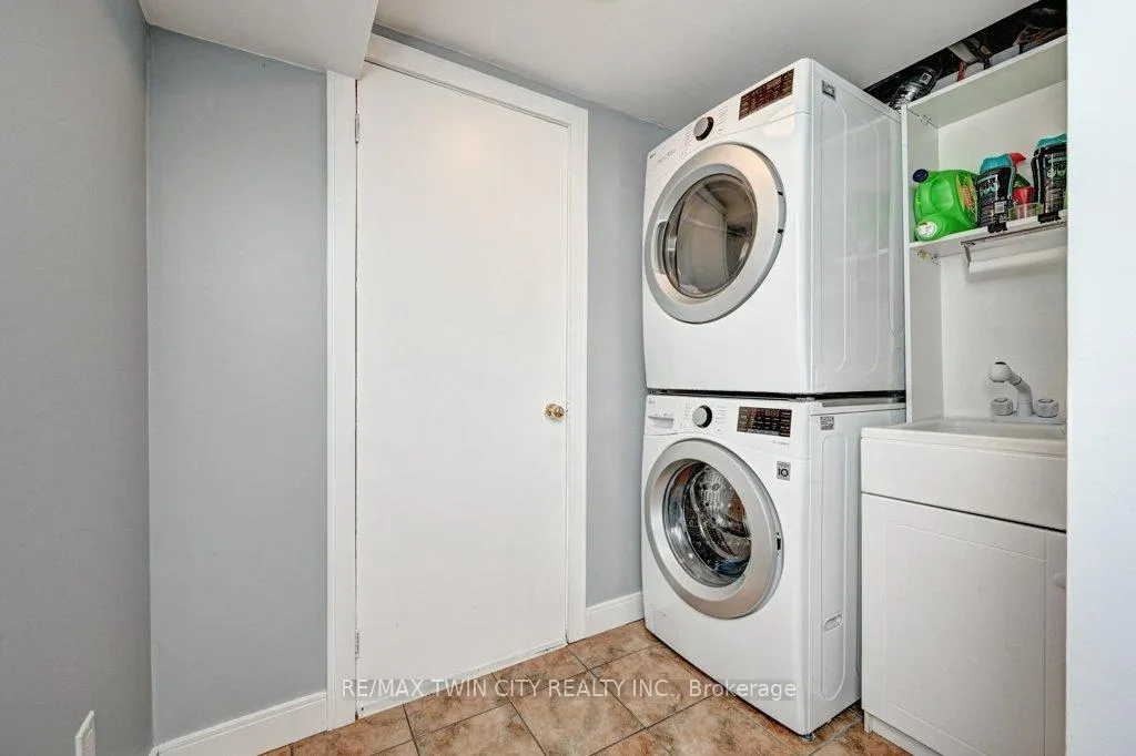 Photo 17 of 347 Bushview Crescent, Waterloo — HOMEH