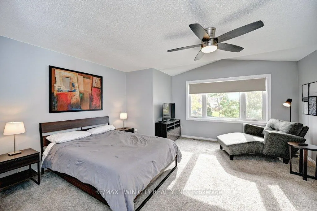 Photo 21 of 347 Bushview Crescent, Waterloo — HOMEH