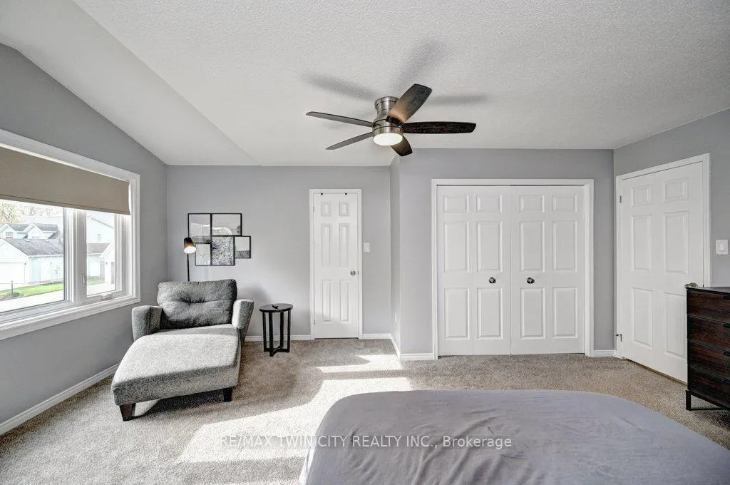 Photo 25 of 347 Bushview Crescent, Waterloo — HOMEH