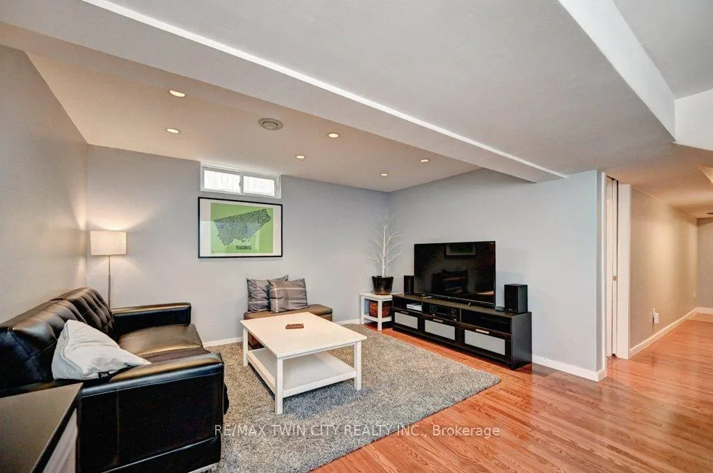 Photo 40 of 347 Bushview Crescent, Waterloo — HOMEH