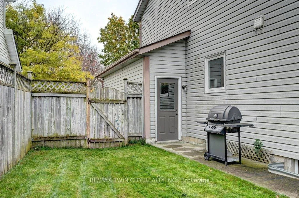 Photo 42 of 347 Bushview Crescent, Waterloo — HOMEH