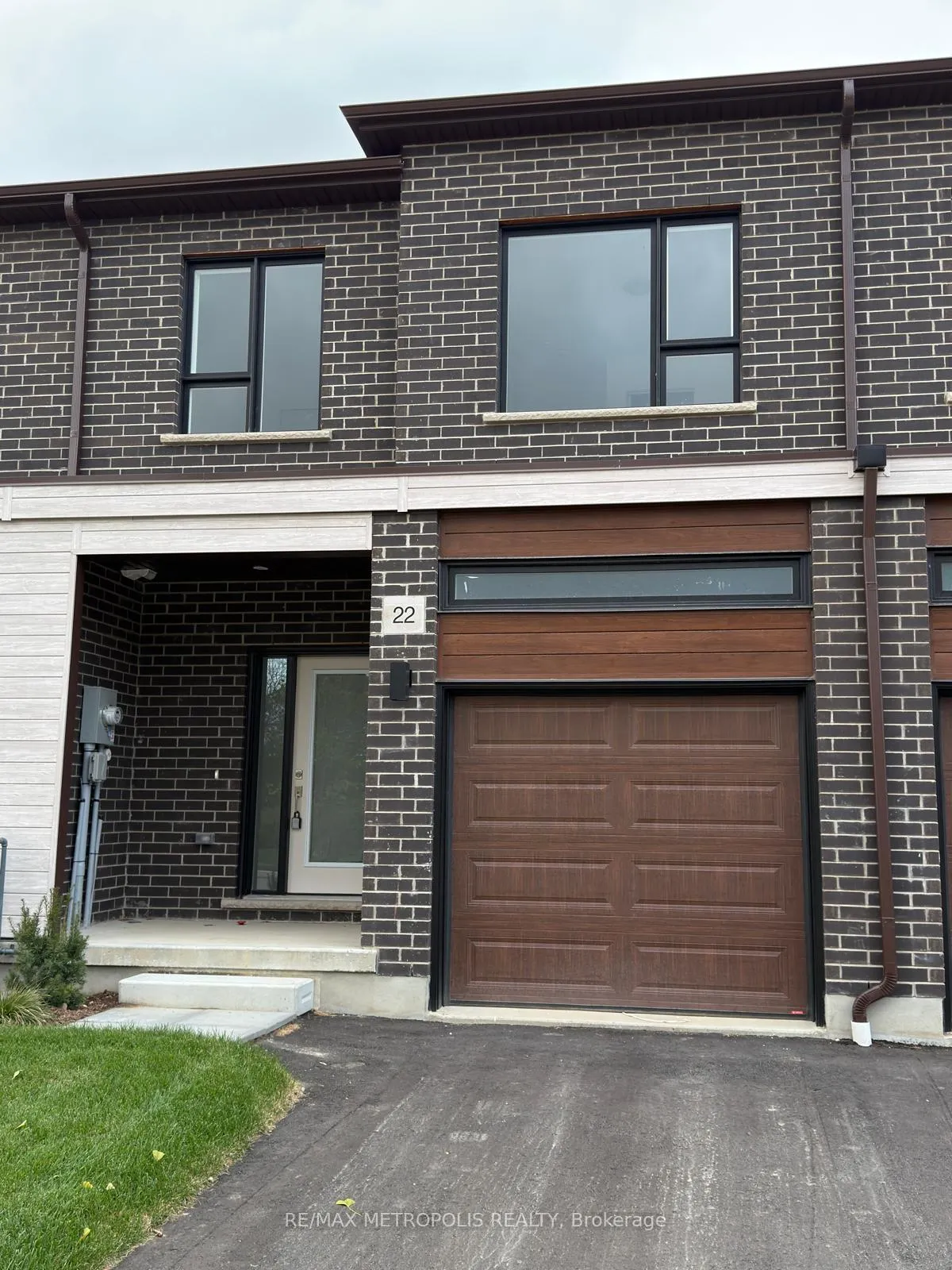Photo 2 of 22 Oak Forest Common, Cambridge — HOMEH