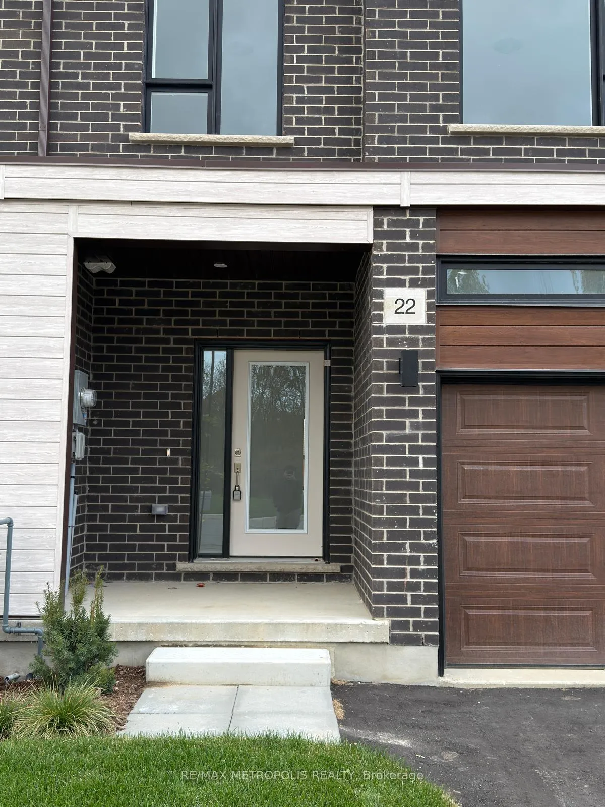 Photo 3 of 22 Oak Forest Common, Cambridge — HOMEH