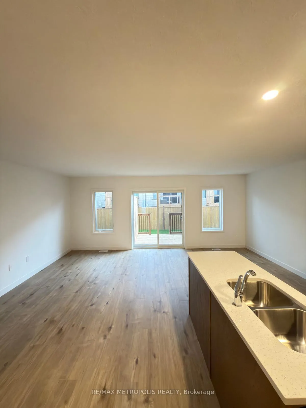 Photo 9 of 22 Oak Forest Common, Cambridge — HOMEH