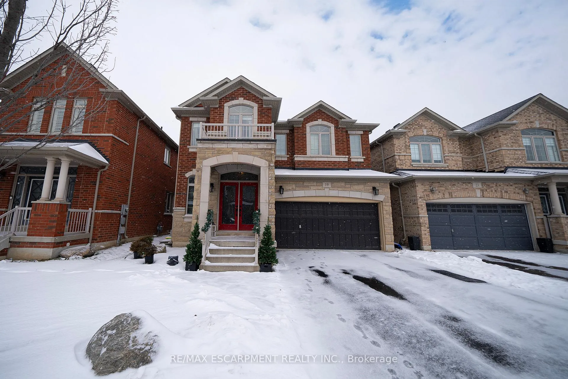Photo 1 of 19 Humphrey Street, Hamilton, Waterdown — HOMEH