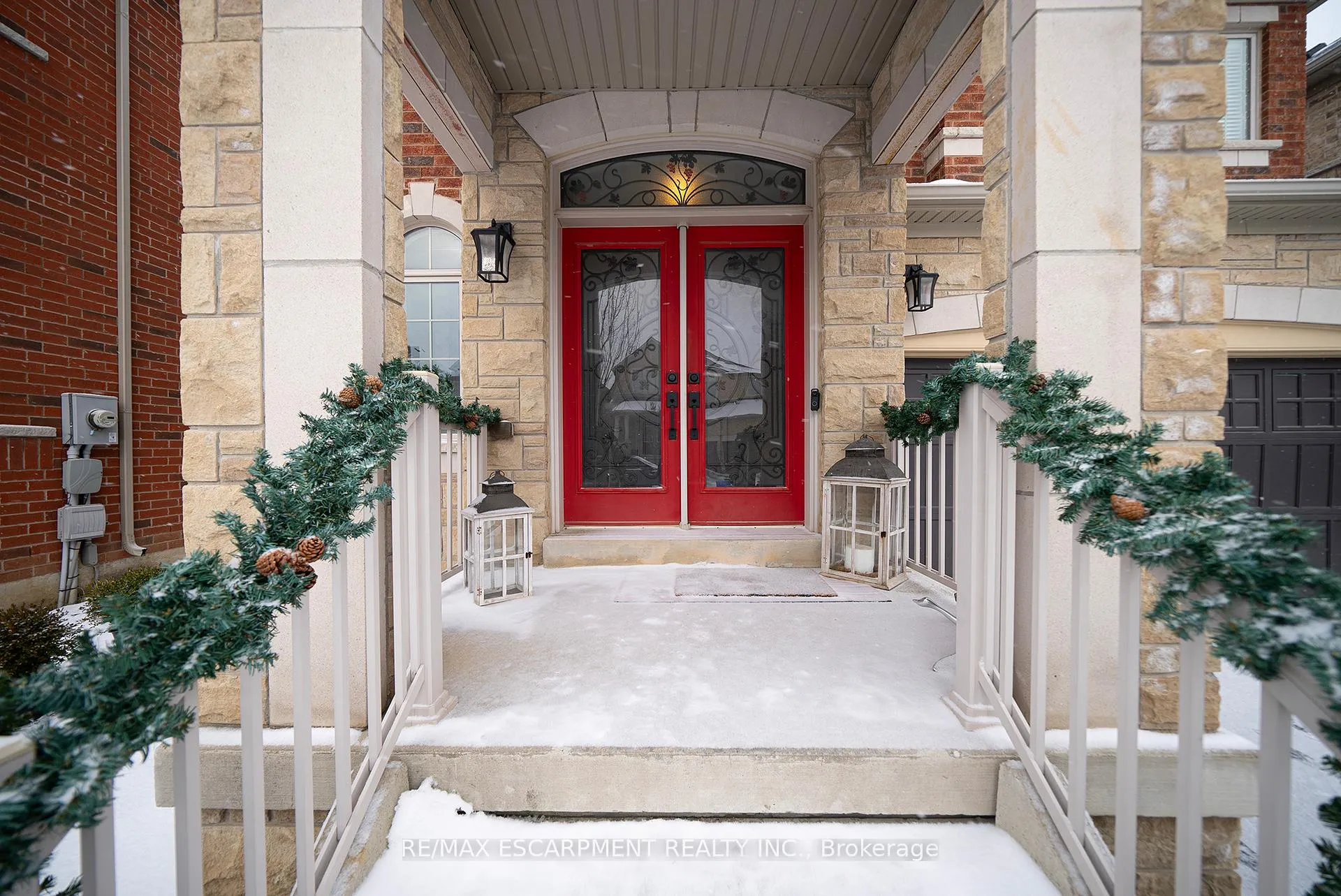 Photo 3 of 19 Humphrey Street, Hamilton, Waterdown — HOMEH