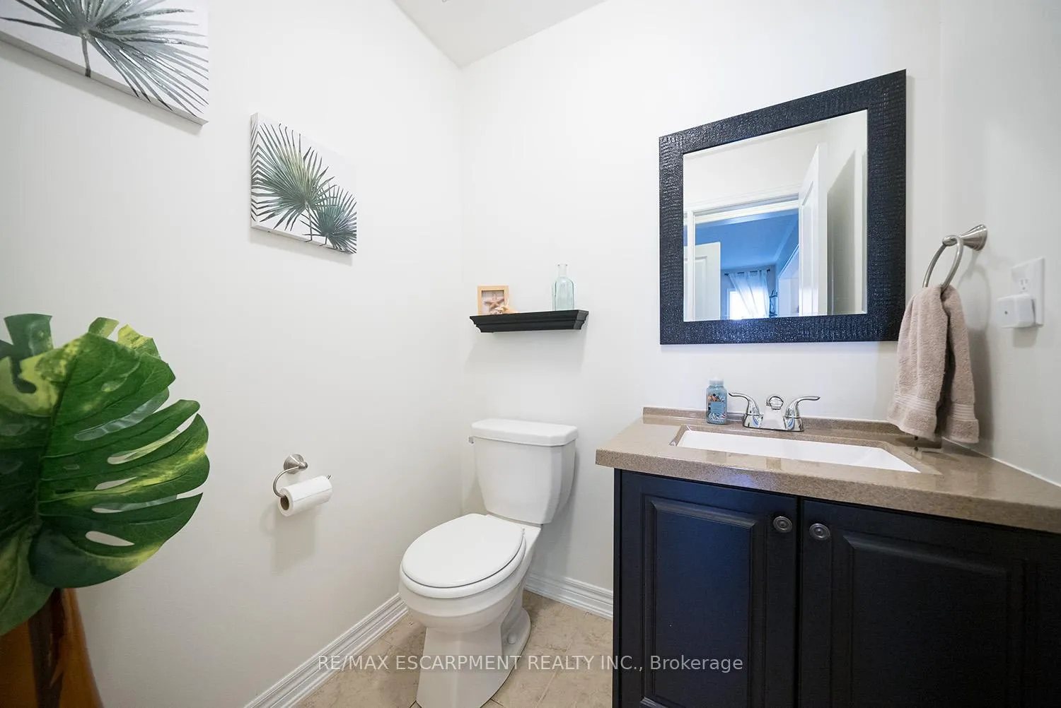 Photo 9 of 19 Humphrey Street, Hamilton, Waterdown — HOMEH