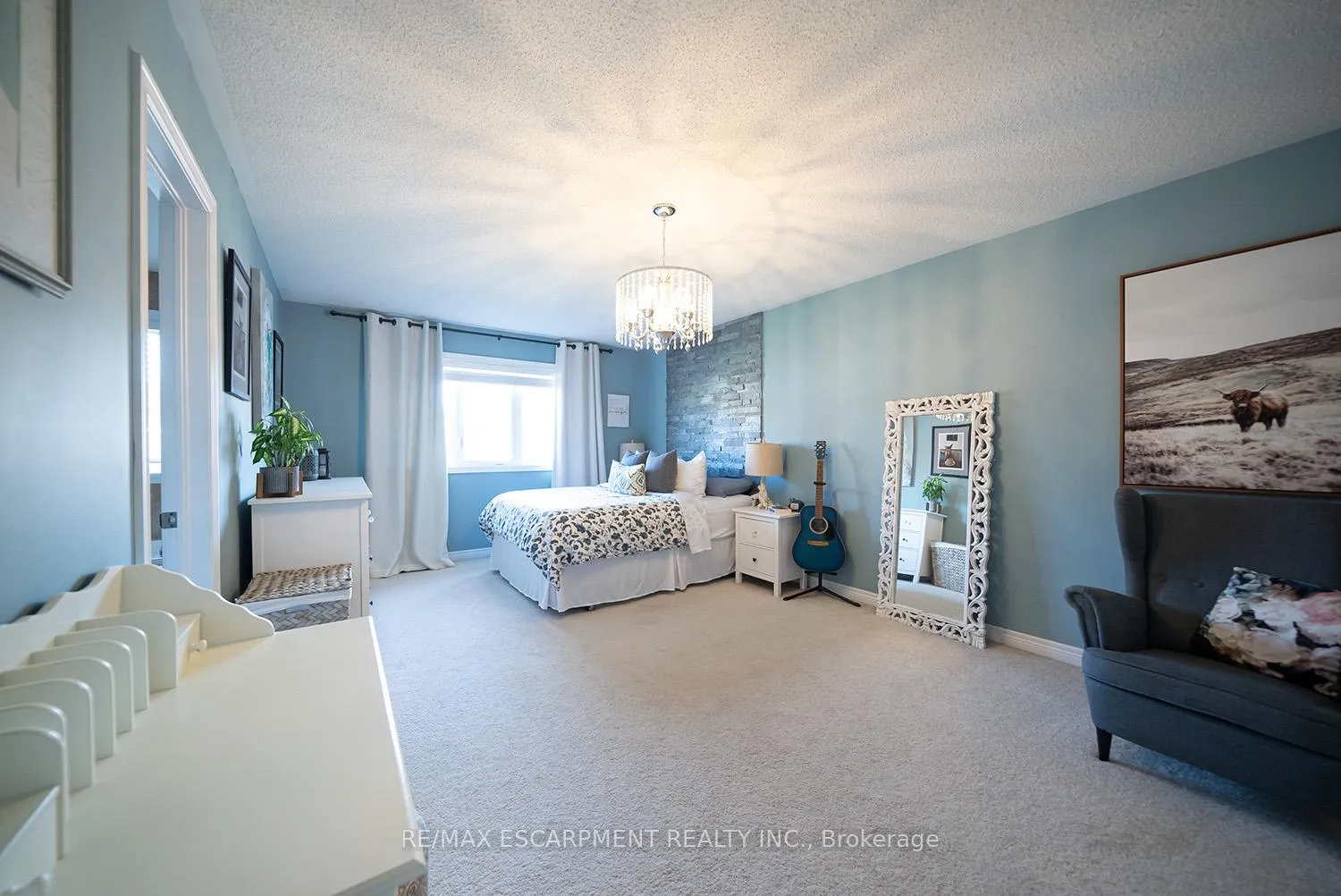 Photo 23 of 19 Humphrey Street, Hamilton, Waterdown — HOMEH