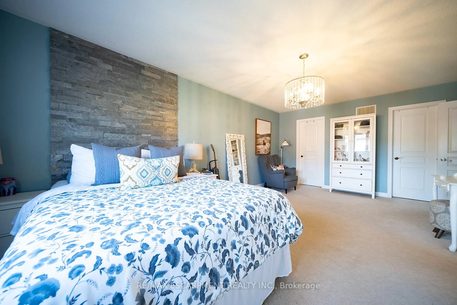 Photo 25 of 19 Humphrey Street, Hamilton, Waterdown — HOMEH