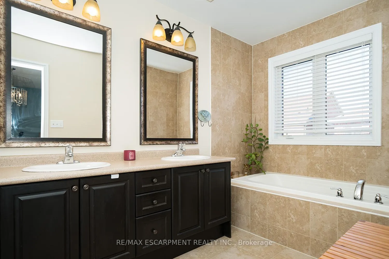Photo 27 of 19 Humphrey Street, Hamilton, Waterdown — HOMEH