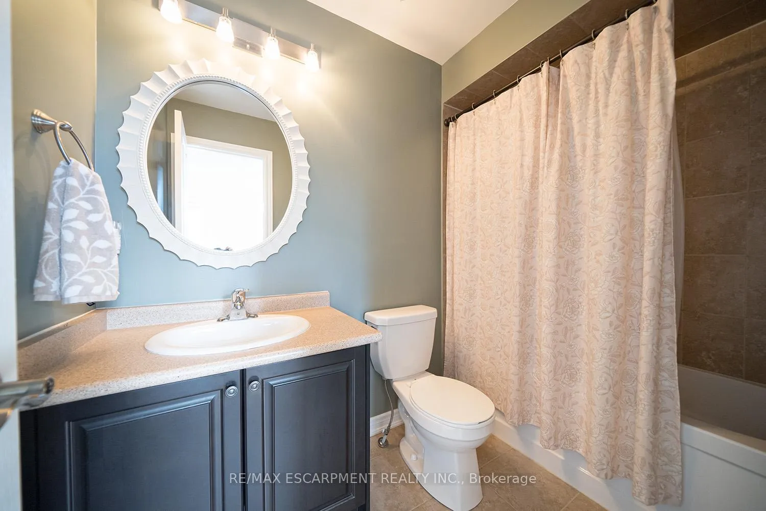 Photo 35 of 19 Humphrey Street, Hamilton, Waterdown — HOMEH